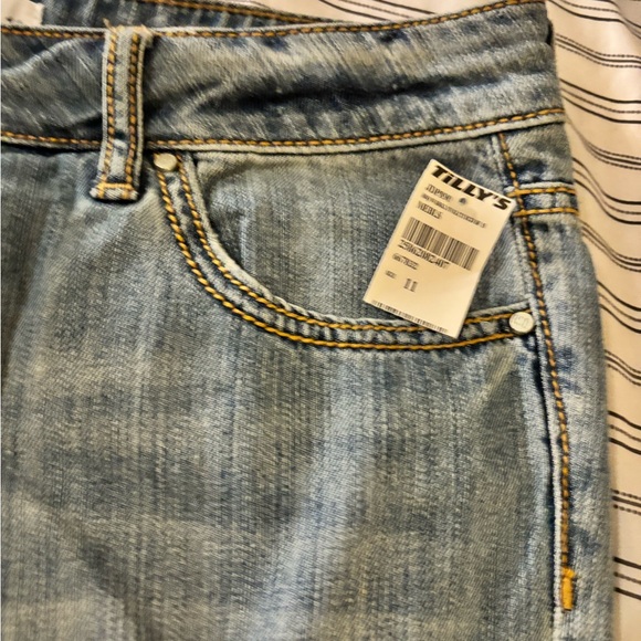RSQ Brooklyn Slouch Denim with Distressed Pocket - Picture 4 of 5